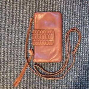 Vilenca Holland Leather Crossbody/Wristlet